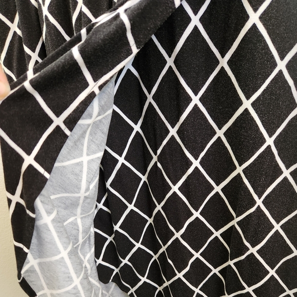 Express Women's Dress Tulip Faux Wrap Stretchy Black White Size Medium - Picture 6 of 10